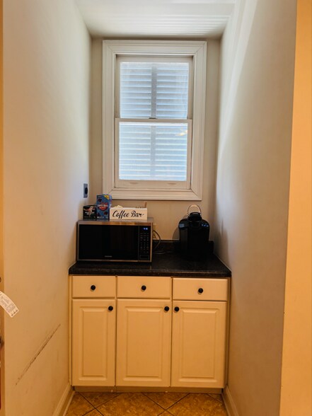 More Photos Of 125c Wappoo Creek Drive, Charleston Office For Lease