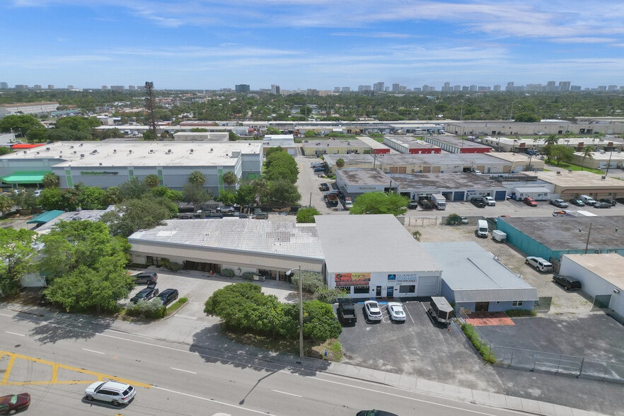 More Photos Of 4840-4860 N Dixie Hwy, Oakland Park Warehouse For Sale