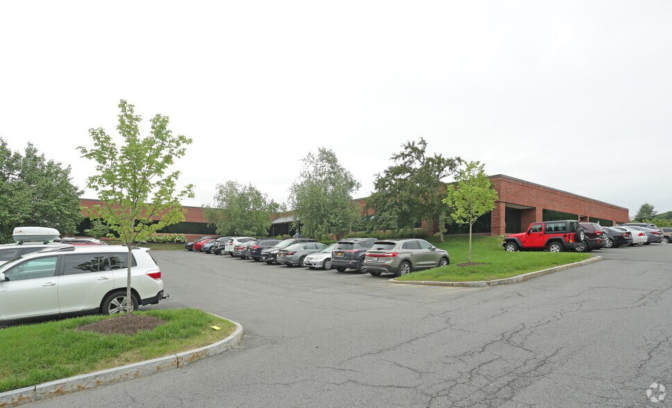 More Photos Of 31 British American Blvd, Latham Office For Lease