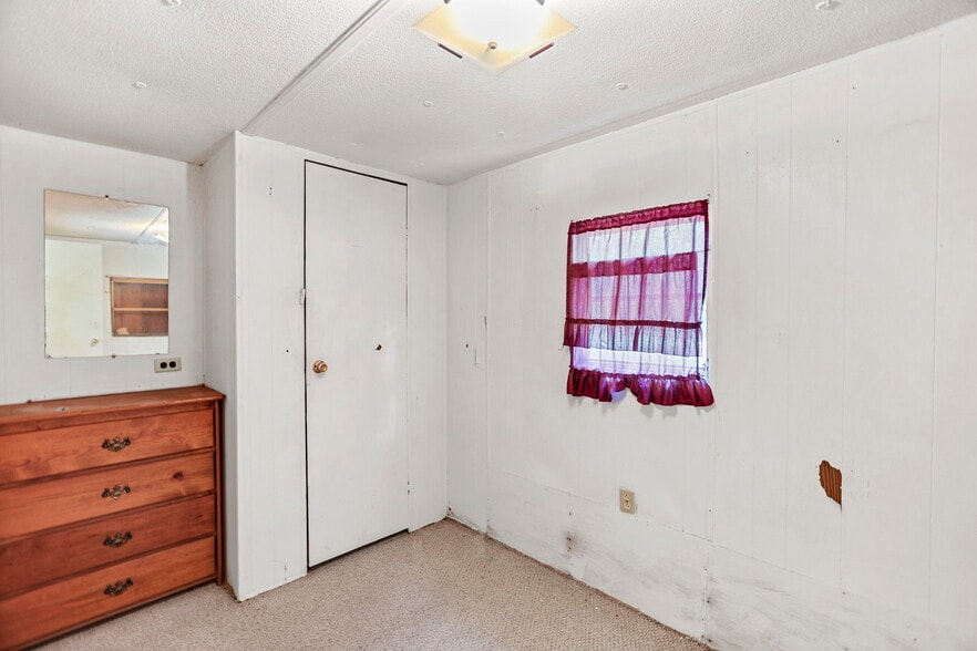 More Photos Of 138 Main St, Sharpsburg Flex For Sale