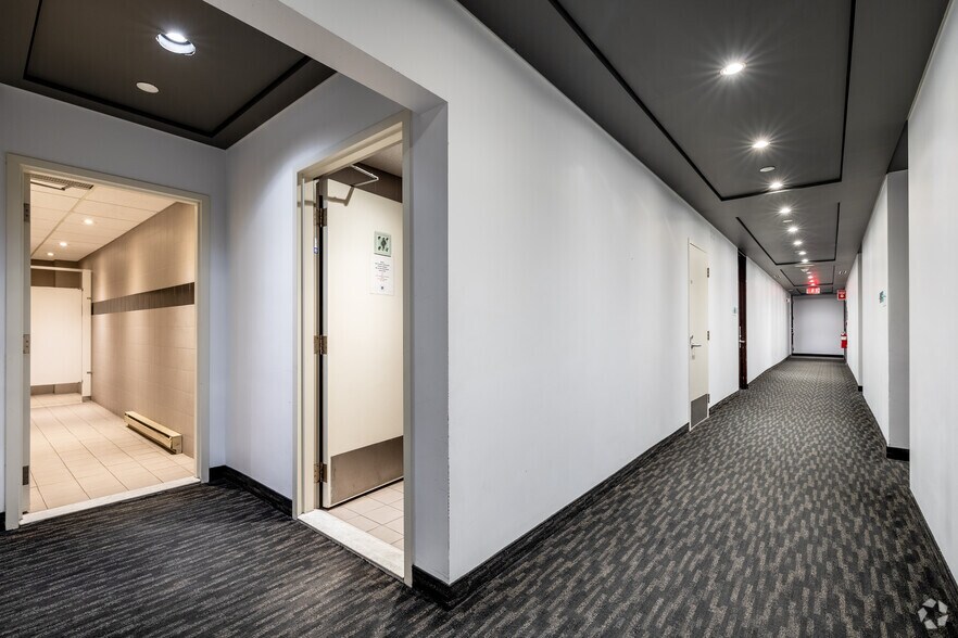 More Photos Of 1001 Rue Sherbrooke E, Montréal Office For Lease