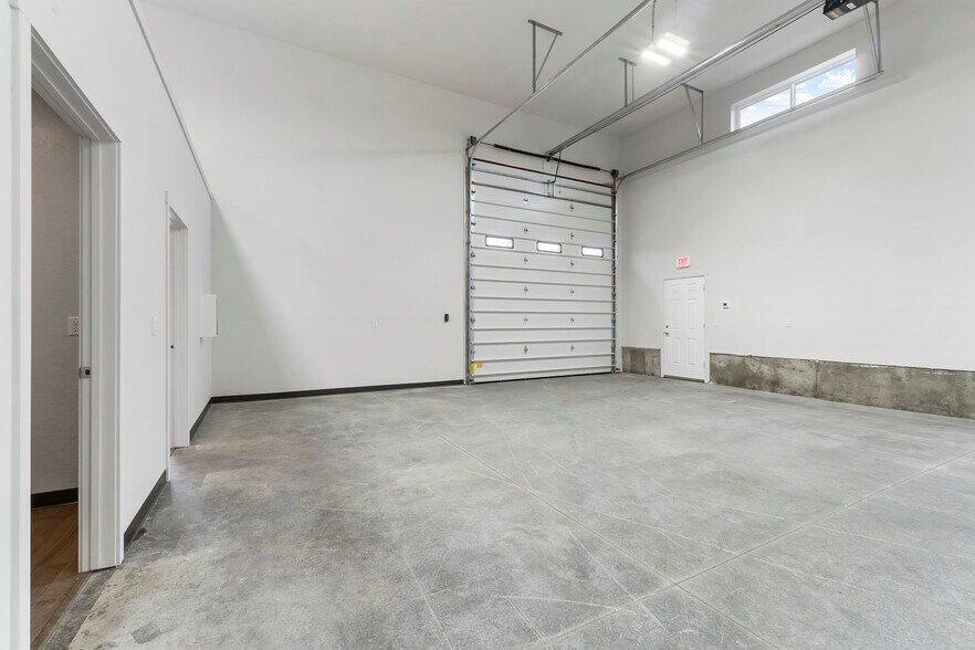 More Photos Of 3383 W Daugharty Loop, Hayden Warehouse For Lease