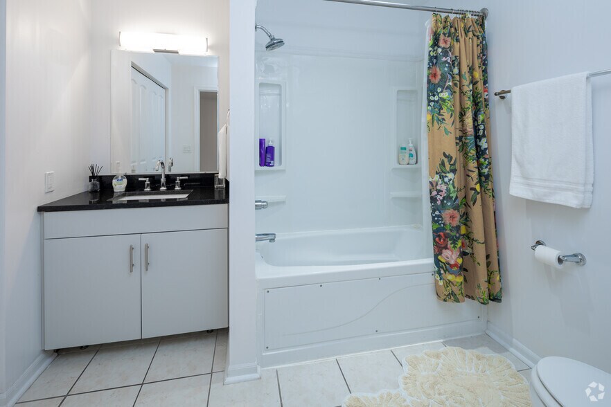 More Photos Of 202 Green St E, Champaign Apartments For Lease