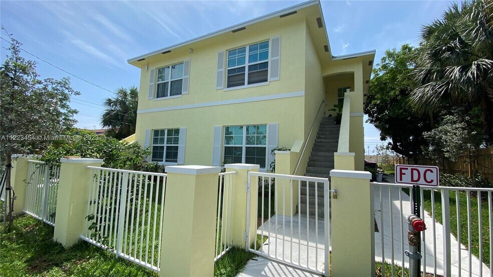 More Photos Of 56 W 12th St, West Palm Beach Apartments For Sale
