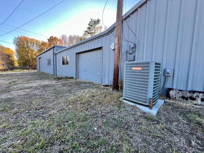 More Photos Of 402 Bermuda st, Quitman Flex For Sale