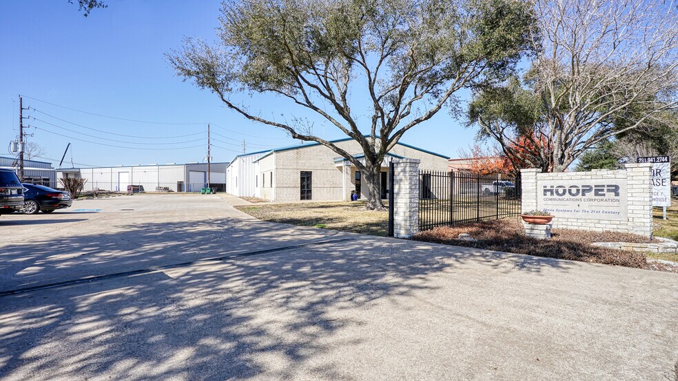 More Photos Of 5335 Brystone Dr, Houston Flex For Lease