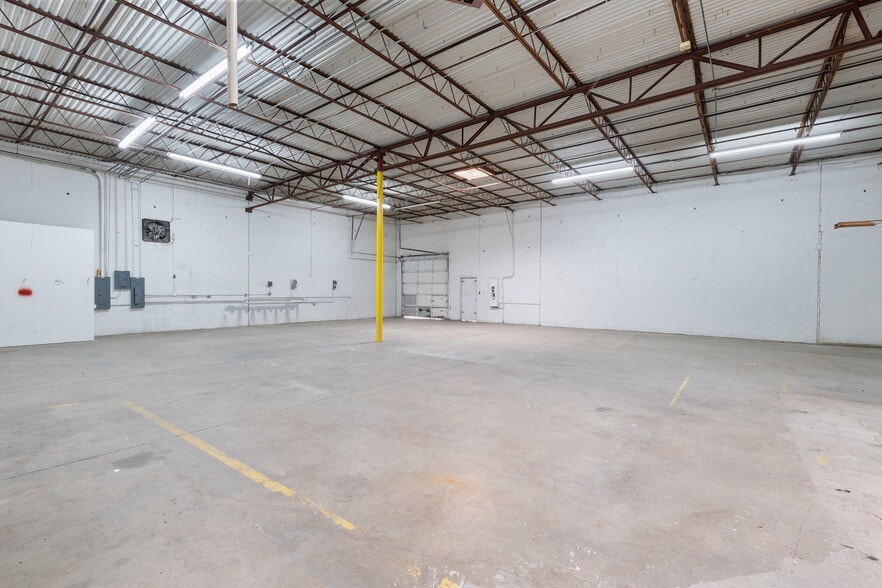 More Photos Of 11126 Shady Trl, Dallas Unknown For Lease