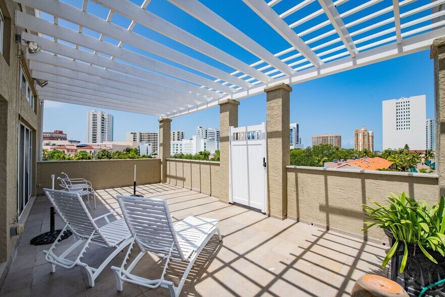 More Photos Of 1345 2nd St, Sarasota Office Residential For Sale