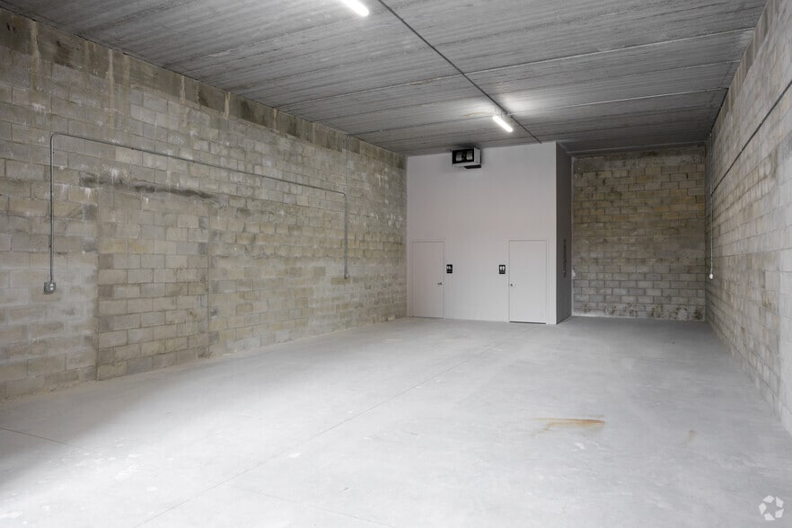 More Photos Of 310 N Wickham Rd, Melbourne Warehouse For Lease