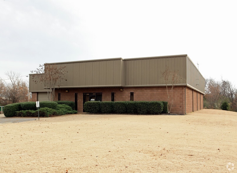 More Photos Of 5851 Advantage Cv, Memphis Warehouse For Lease