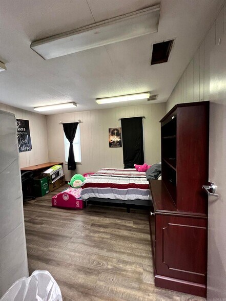 More Photos Of 418 Eastline Rd, Searcy Light Distribution For Sale