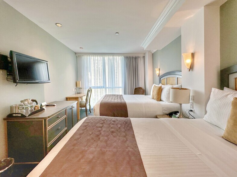 More Photos Of 52 Mulberry St, New York Hospitality For Sale