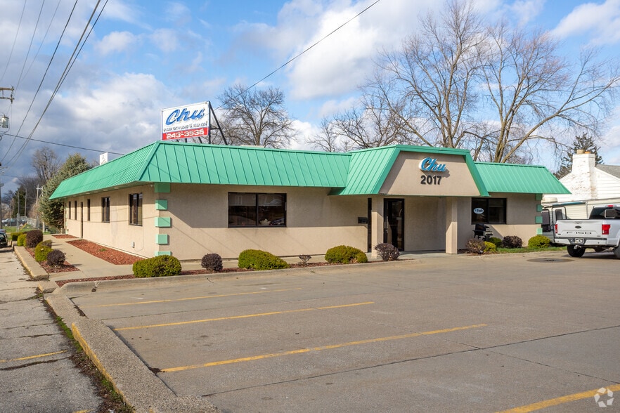 Primary Photo Of 2017 Southlawn Dr, Des Moines Freestanding For Lease