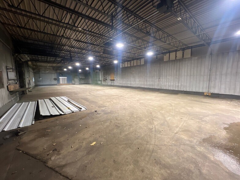 More Photos Of 1315 S 8th St, Clear Lake Industrial For Sale