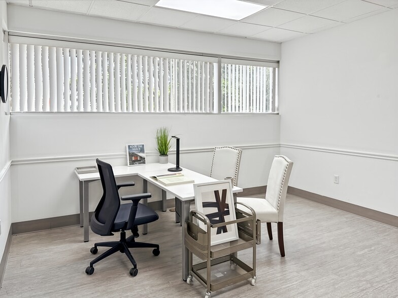 More Photos Of 545 Brent Ln, Pensacola Coworking Space