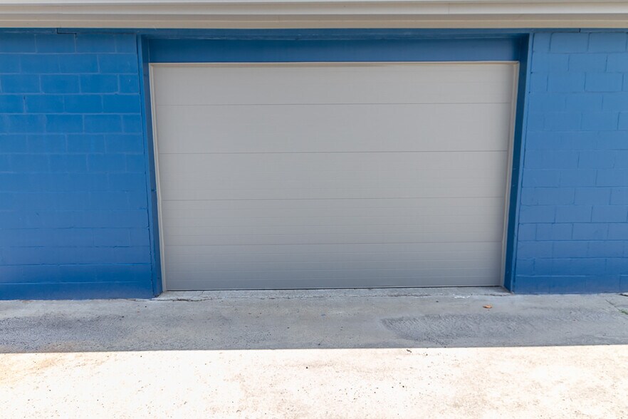 More Photos Of 925 Virginia St, Shelbyville Warehouse For Lease