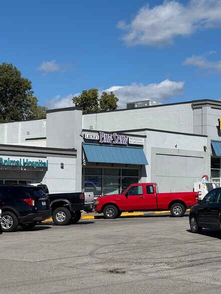 Primary Photo Of 4706 NE Vivion Rd, Kansas City Office For Lease