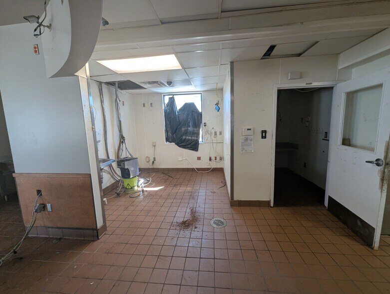 More Photos Of 816 E Front St, Traverse City Fast Food For Lease