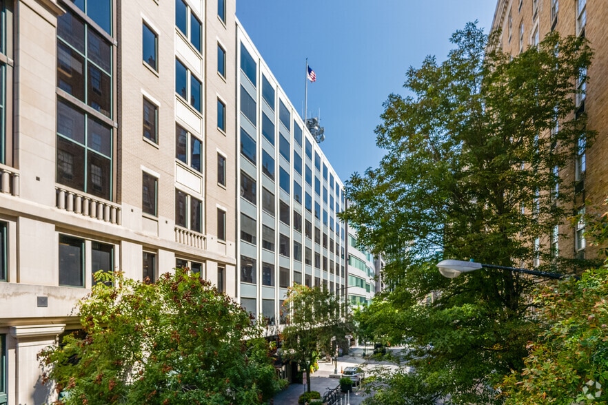 More Photos Of 1725 Desales St NW, Washington Office For Lease