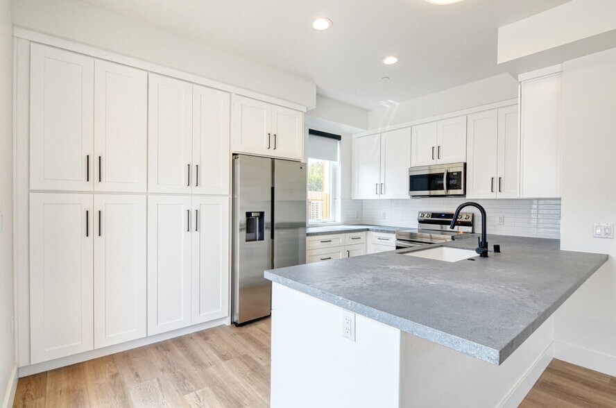 More Photos Of 221 W G St, Encinitas Apartments For Sale
