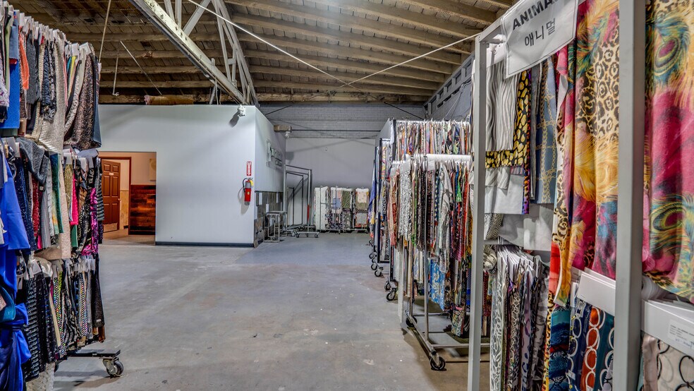 More Photos Of 3232 E Olympic Blvd, Los Angeles Warehouse For Lease
