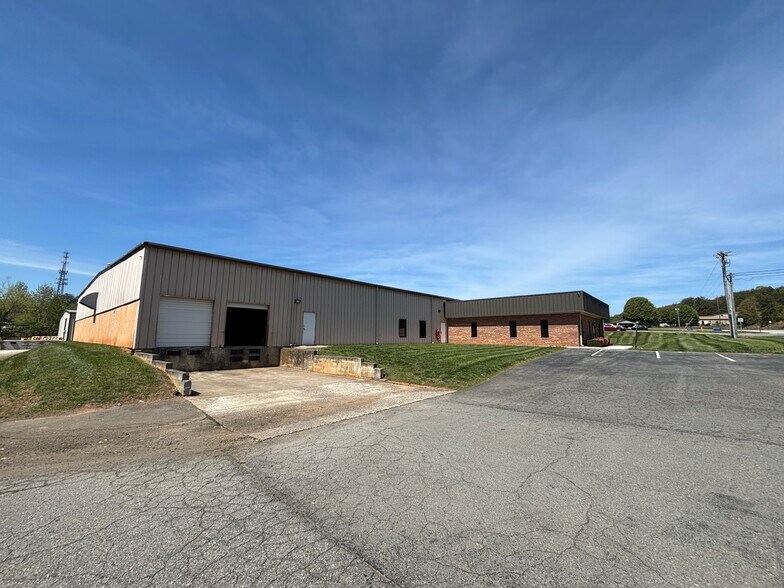 More Photos Of 340 Forum Pky, Rural Hall Manufacturing For Lease