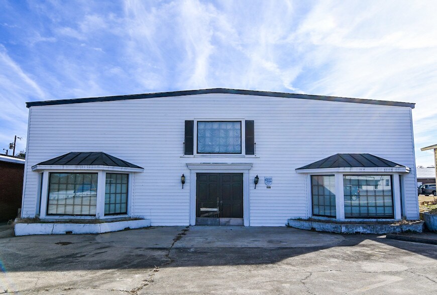 More Photos Of 106 W North Railroad St, Four Oaks Storefront For Sale