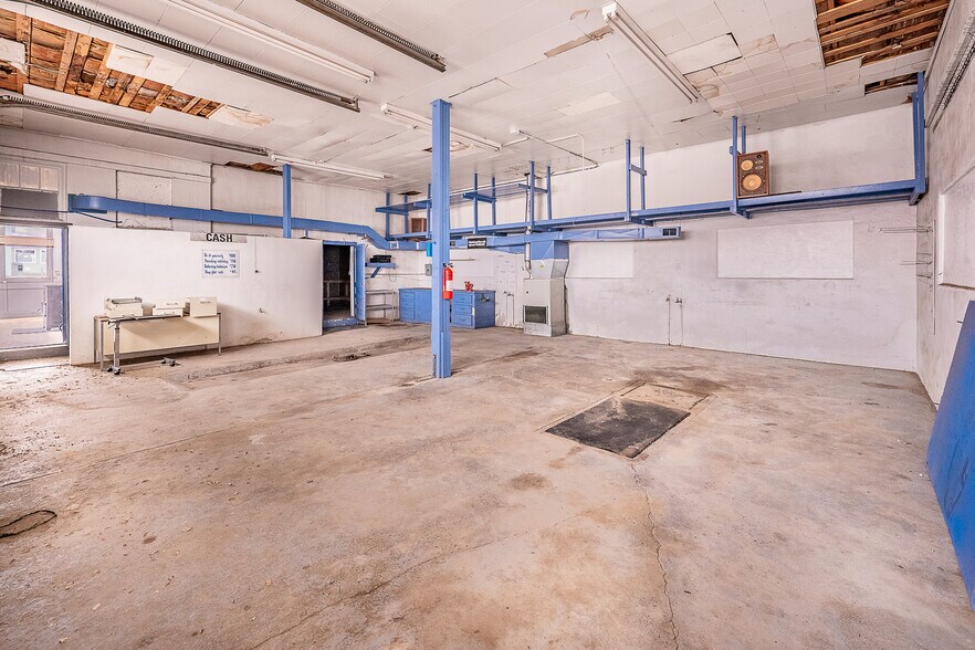 More Photos Of 1101 S 2nd St, Raton Specialty For Sale