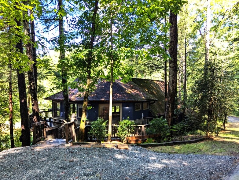 More Photos Of 447 Lily Pad Ln, Flat Rock Lodge Meeting Hall For Lease