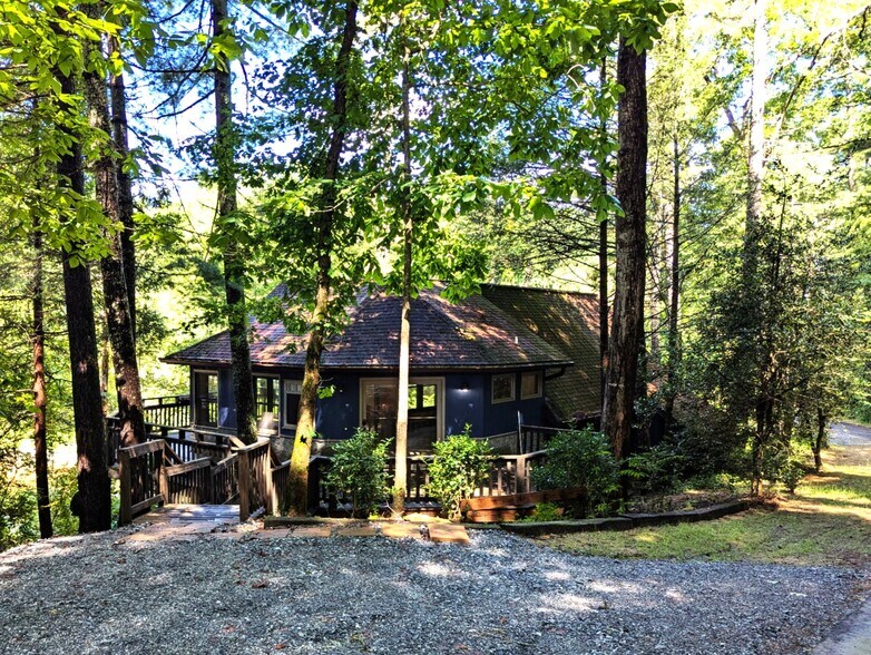 More Photos Of 447 Lily Pad Ln, Flat Rock Lodge Meeting Hall For Lease