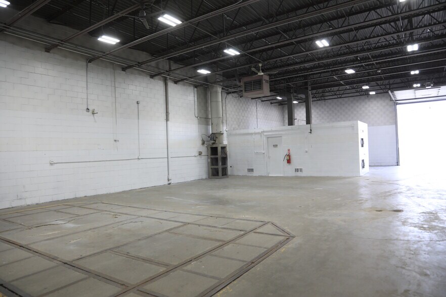 More Photos Of 2080 Harlem Ave, Riverside Auto Repair For Lease