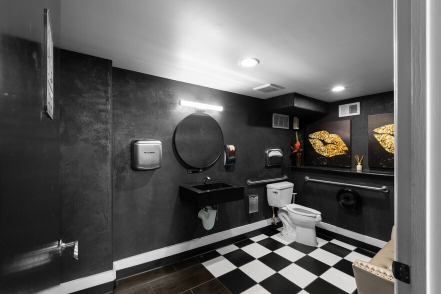 More Photos Of 281 Peters St SW, Atlanta Bar For Sale