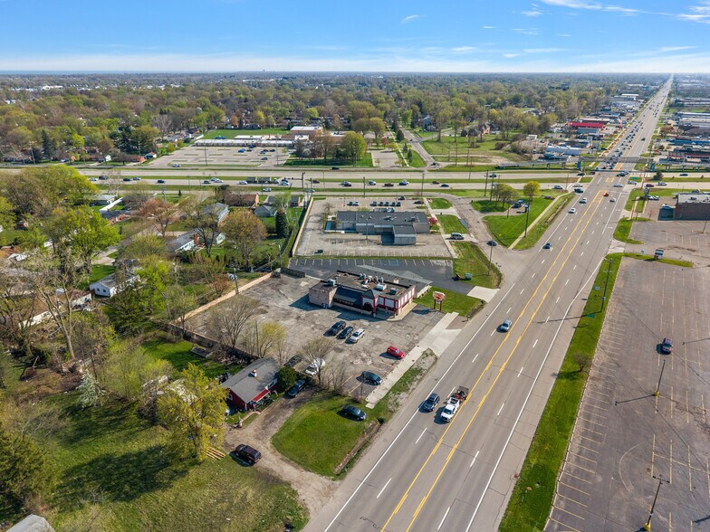 More Photos Of 37116 S Groesbeck Hwy, Clinton Township Restaurant For Sale
