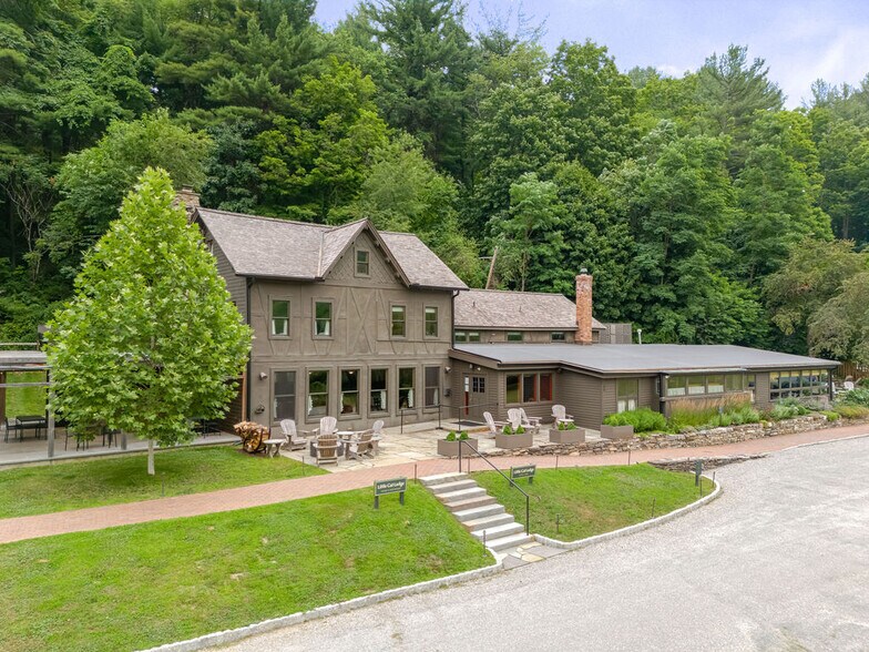 Primary Photo Of 37 Catamount Rd Hillsdale, Hillsdale Hotel For Sale