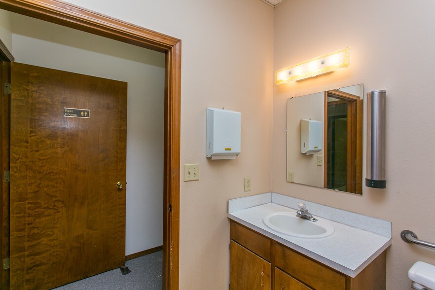 More Photos Of 100 N Fruitland St, Kennewick Office For Lease