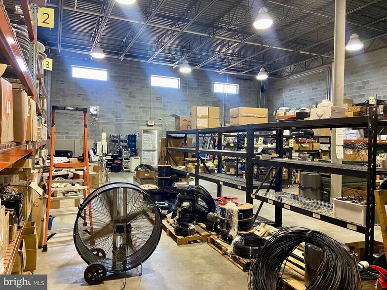 More Photos Of 240-252 Airport Rd, Winchester Light Distribution For Sale