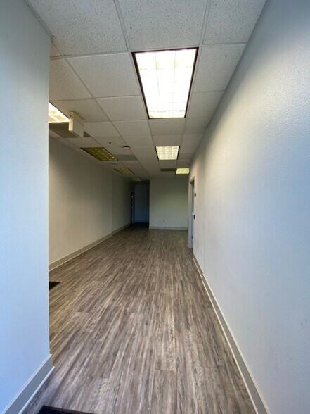 More Photos Of 415 Knollcrest Dr, Redding Office For Sale