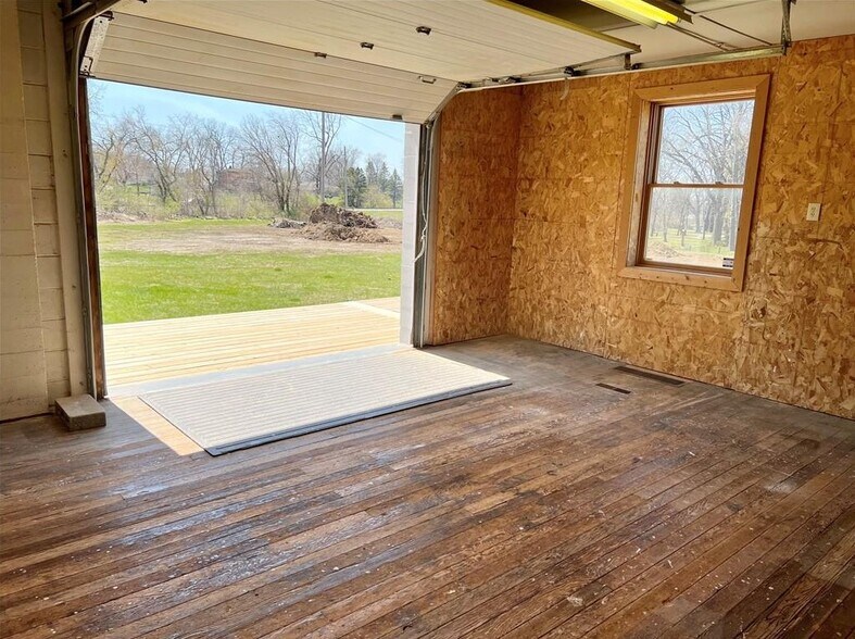 More Photos Of 219 W 11th St N, Newton Office For Sale