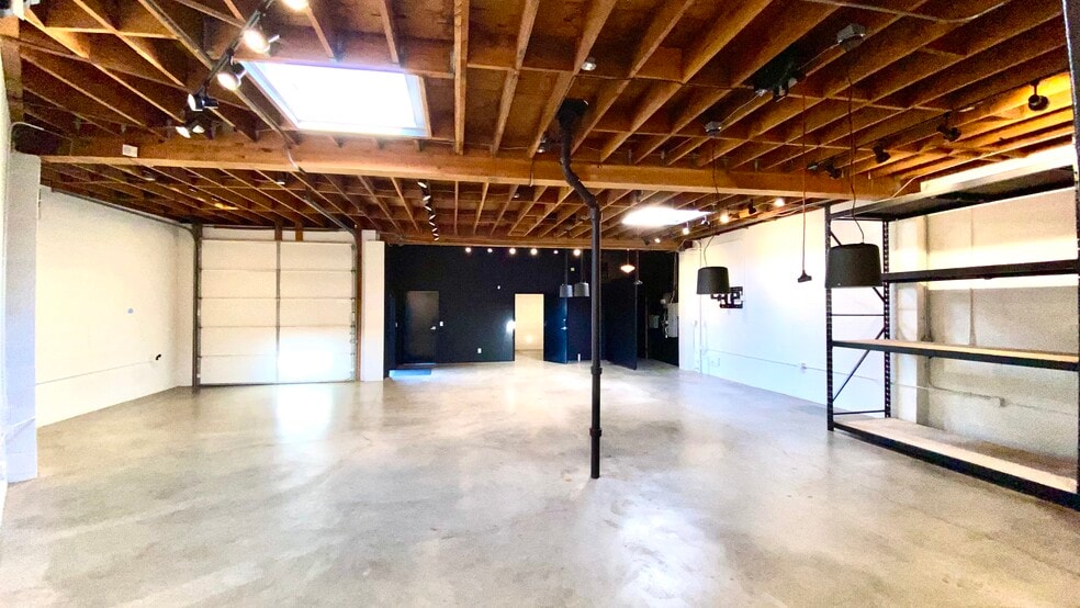 More Photos Of 216 N Tillamook St, Portland Flex For Lease