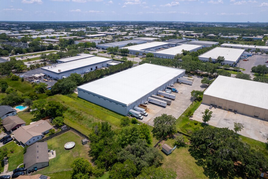 More Photos Of 4605 L B McLeod Rd, Orlando Warehouse For Lease