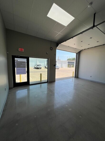 More Photos Of 11363 Denton Dr, Dallas Unknown For Lease