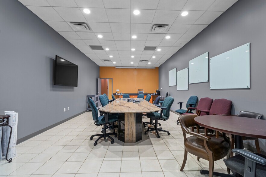 8740 E 30th St, Indianapolis, IN 46219 Flex/R&D For Lease