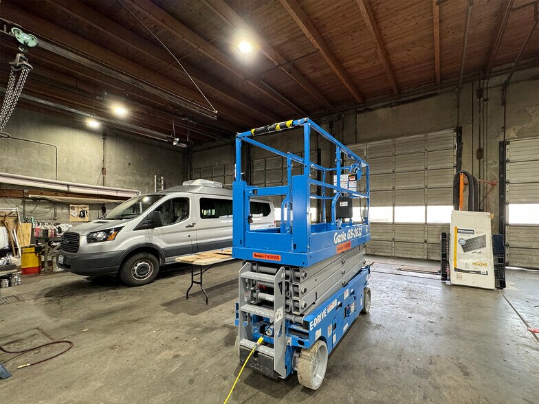More Photos Of 275 S 7th Ave, Sequim Auto Repair For Sale