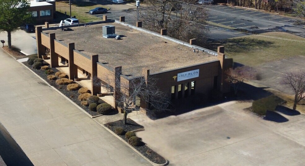 More Photos Of 2025 N Green Acres Rd, Fayetteville Medical For Sale