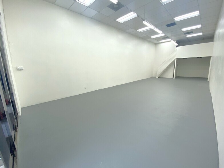 More Photos Of 204 E 11th St, Los Angeles General Retail For Sale