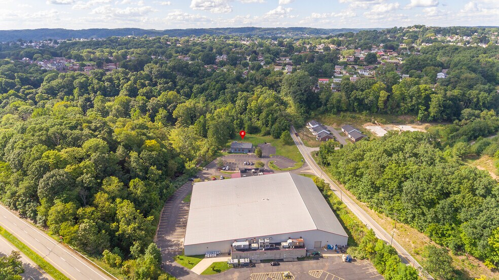 More Photos Of 715 Craigdell Rd, New Kensington Bar For Sale