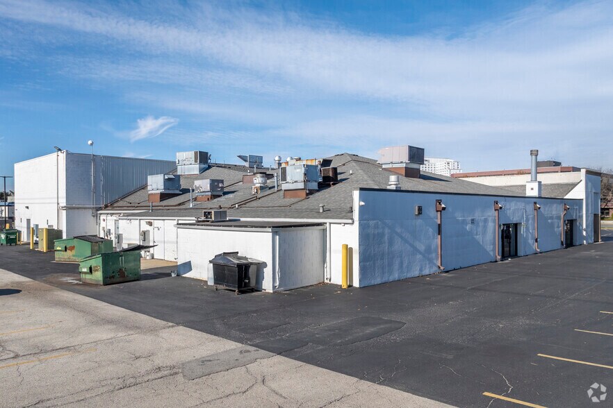 More Photos Of 801 E Butterfield Rd, Lombard Unknown For Lease