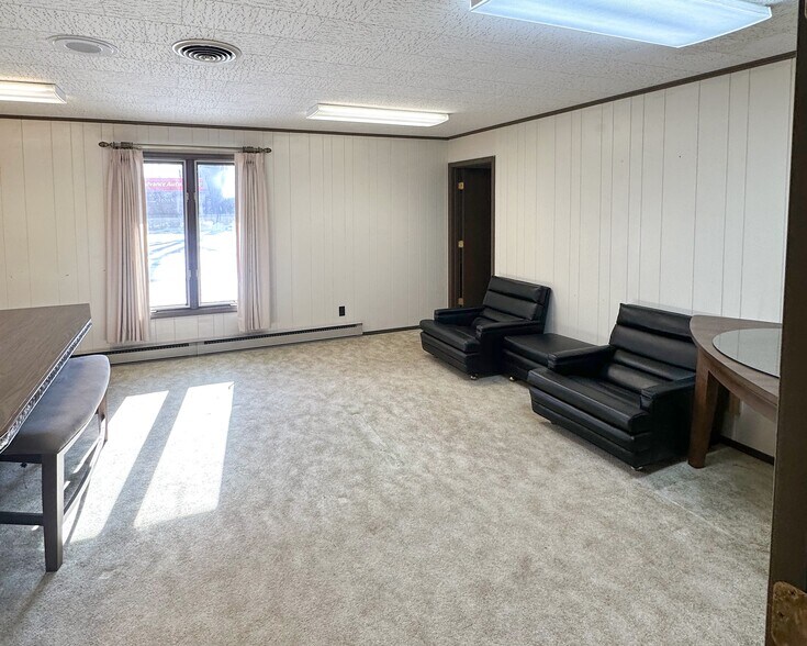More Photos Of 511 N Wayne St, Angola Office For Sale