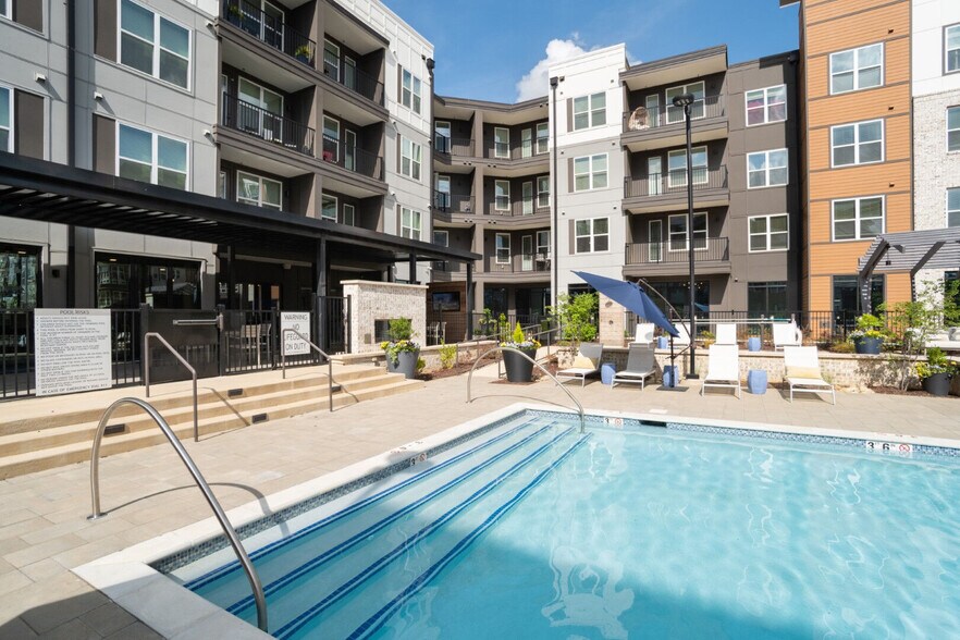 More Photos Of 930 W Mallard Creek Church Rd, Charlotte Apartments For Lease