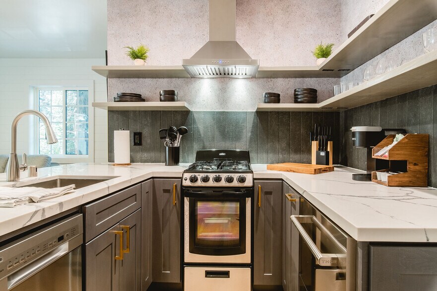 More Photos Of 306 Loch Leven Rd, Lake Arrowhead Hotel For Sale